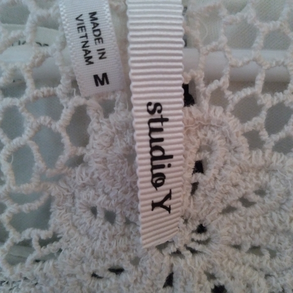 High Low Multicolored Shirt, Size Medium - Picture 5 of 5